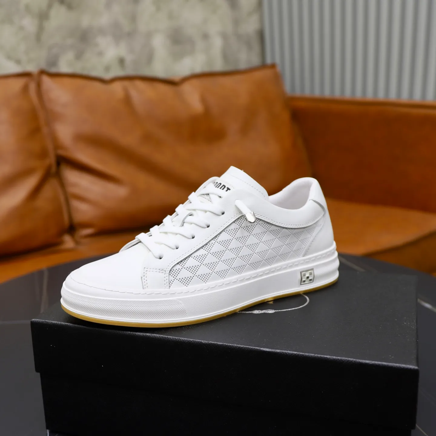 Men's shoes: 440💰🙅‍♂️🙅‍♂️🙅‍♂️ Brand: PRADA Standard code: 38–44 (45 can be customized) Level: Same as the official website Material: Original cowhide fabric Comfortable pigskin lining Lightweight and wear-resistant outsole Style category: Men's fashionable casual shoes and boots Running sneakers Distinguished luxury brand elements Top luxury Color: actual picture color